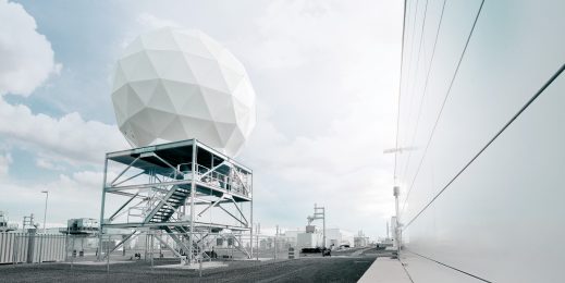 Satellite-tracking installation