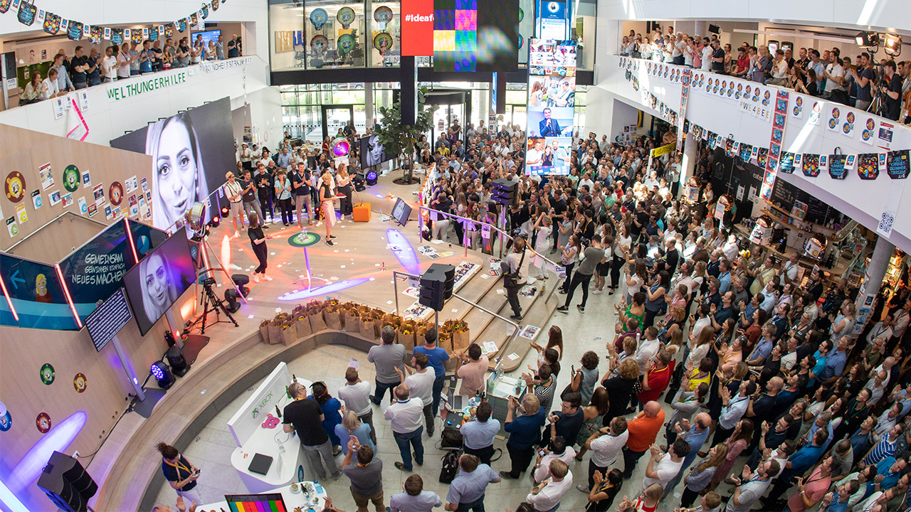 Das Atrium voller Menschen beim Ideafest19