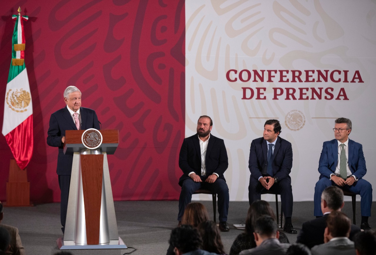 From left: Andres Manuel Lopez Obrador, President Mexico; Carlos Emiliano Calderon Mercado, Head of National Digital Strategy for Mexico’s Government; Cesar Cernuda, President Microsoft Latin America; and Enrique Perezyera, General Manager Microsoft Mexico.