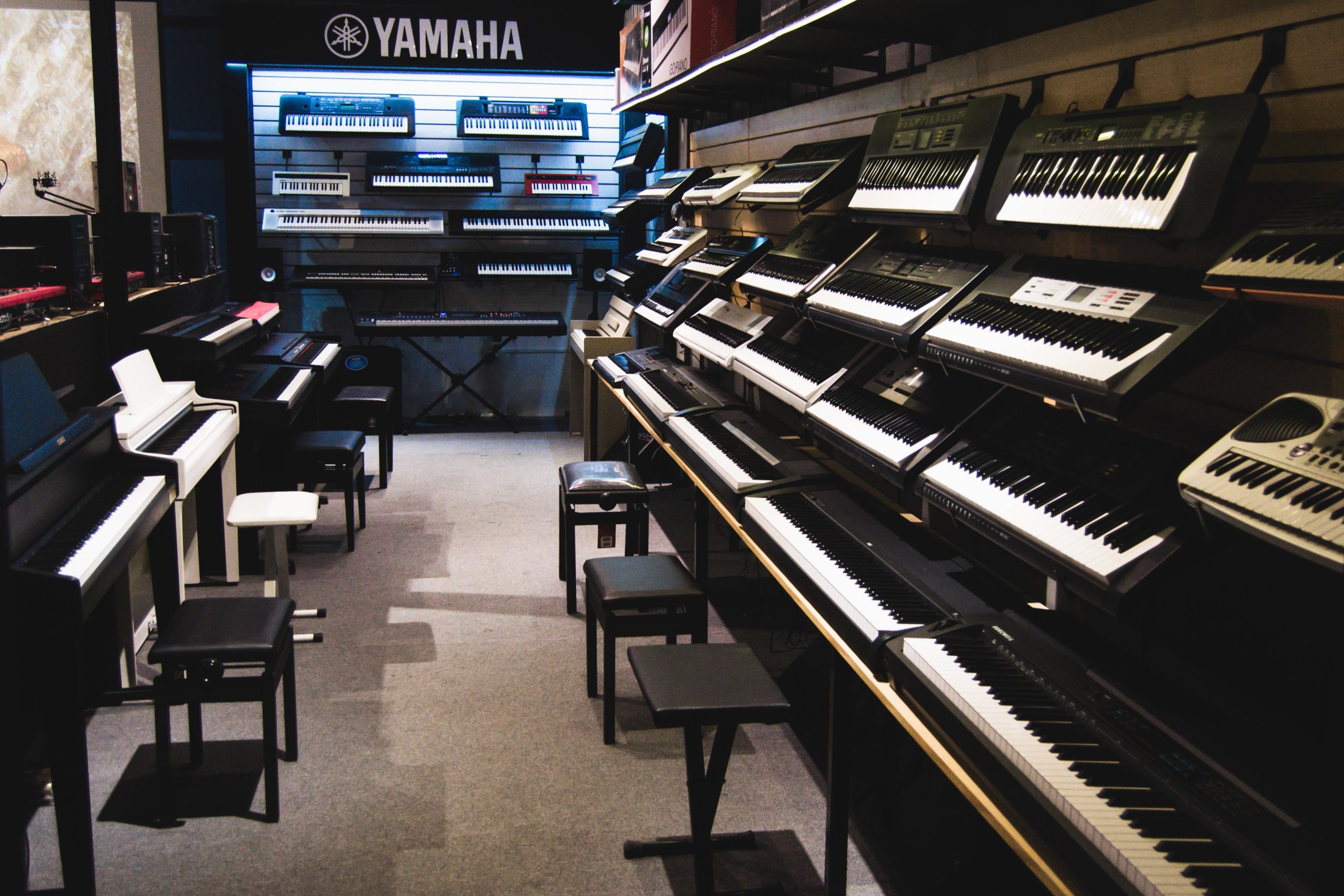 Teclados en una tienda