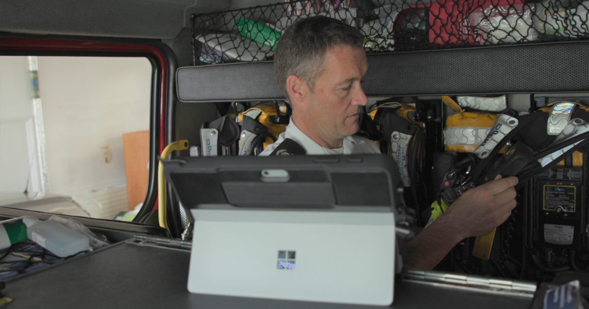 Microsoft Surface es utilizado por los oficiales en los vehículos de bomberos para aprender más sobre los incidentes