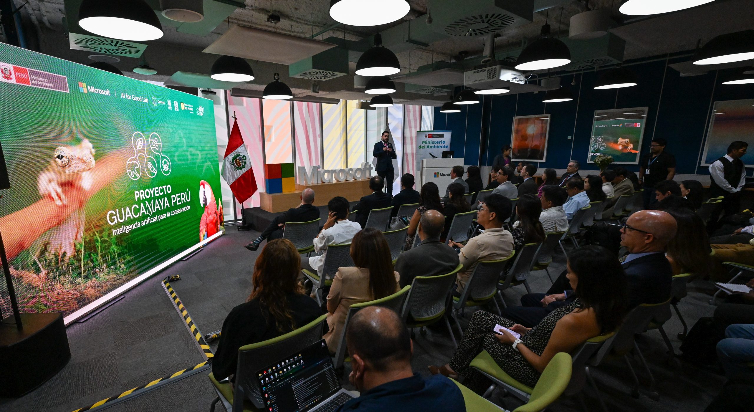 Panorámica de un auditorio durante un evento