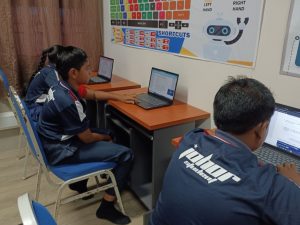 SJK(T) Jalan Ibrahim embarked on several upgrades to IT facilities, including new laptops and LCD projectors to form a ‘smart classroom’