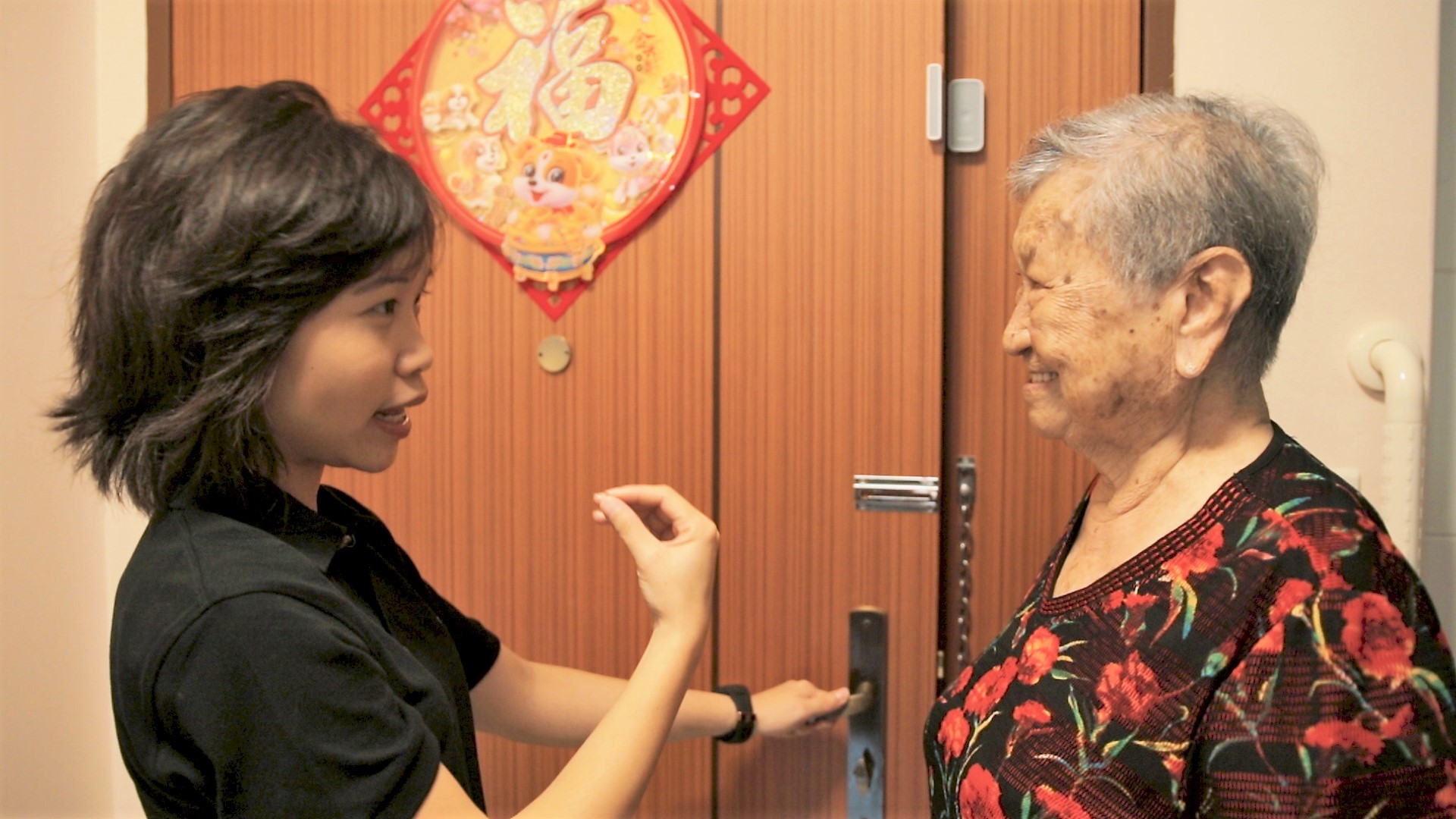 ConnectedLife staff sharing with an elderly consumer about the features of its independent living solution