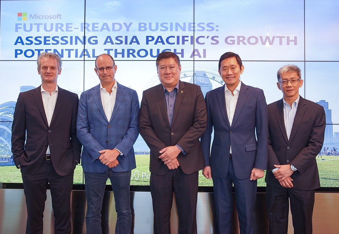 Ralph Haupter, President, Microsoft Asia; Matthew Friedman, Chief Digital Officer and Chief Information Officer, Sembcorp; Fuji Foo, Vice President, Business Digitalisation, Certis; Kevin Wo, Managing Director, Microsoft Singapore; and Victor Lim, Vice President, Consulting Operations, IDC Asia/Pacific