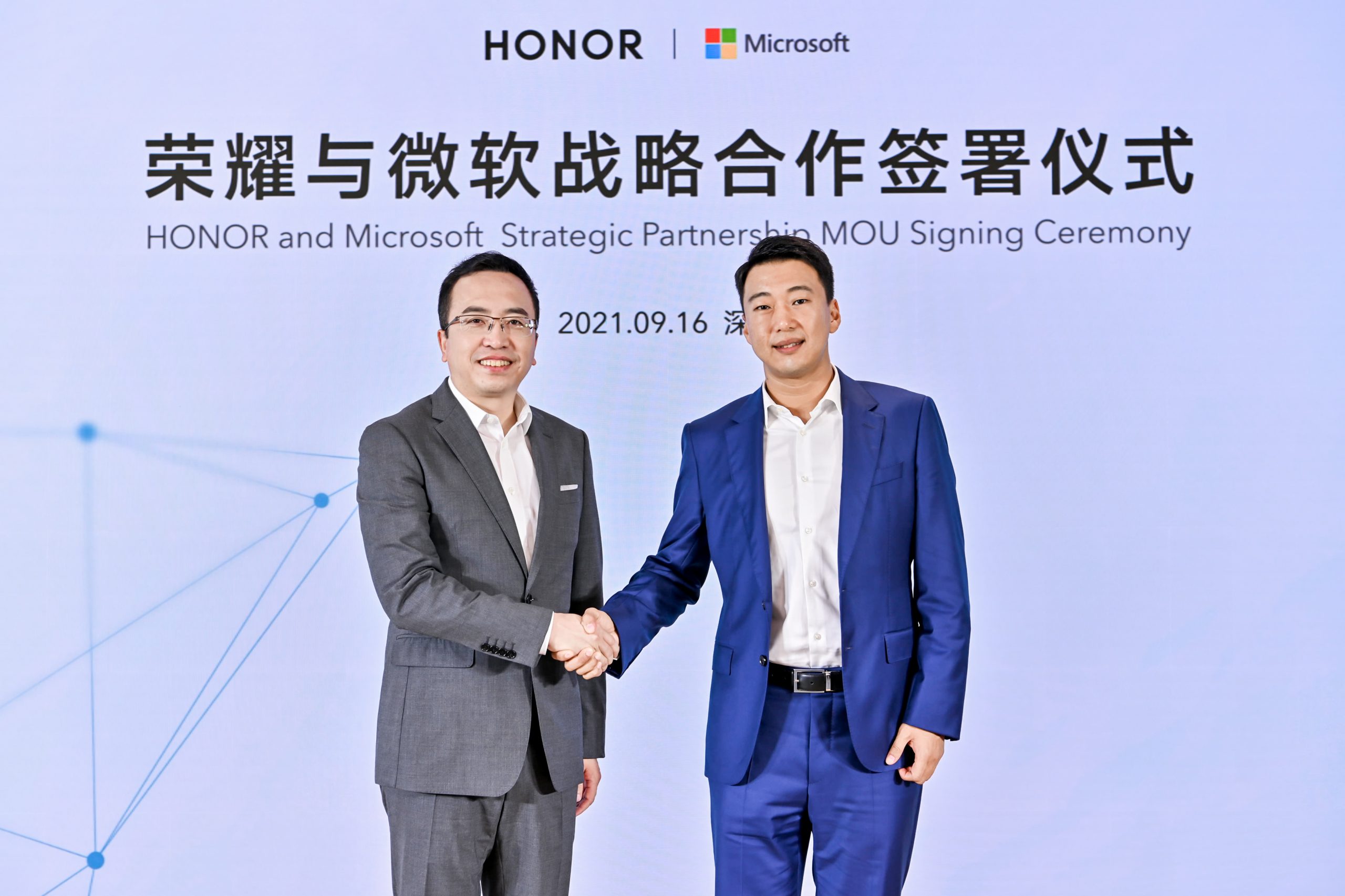 George ZHAO（left）and Dr. HOU Yang（right）