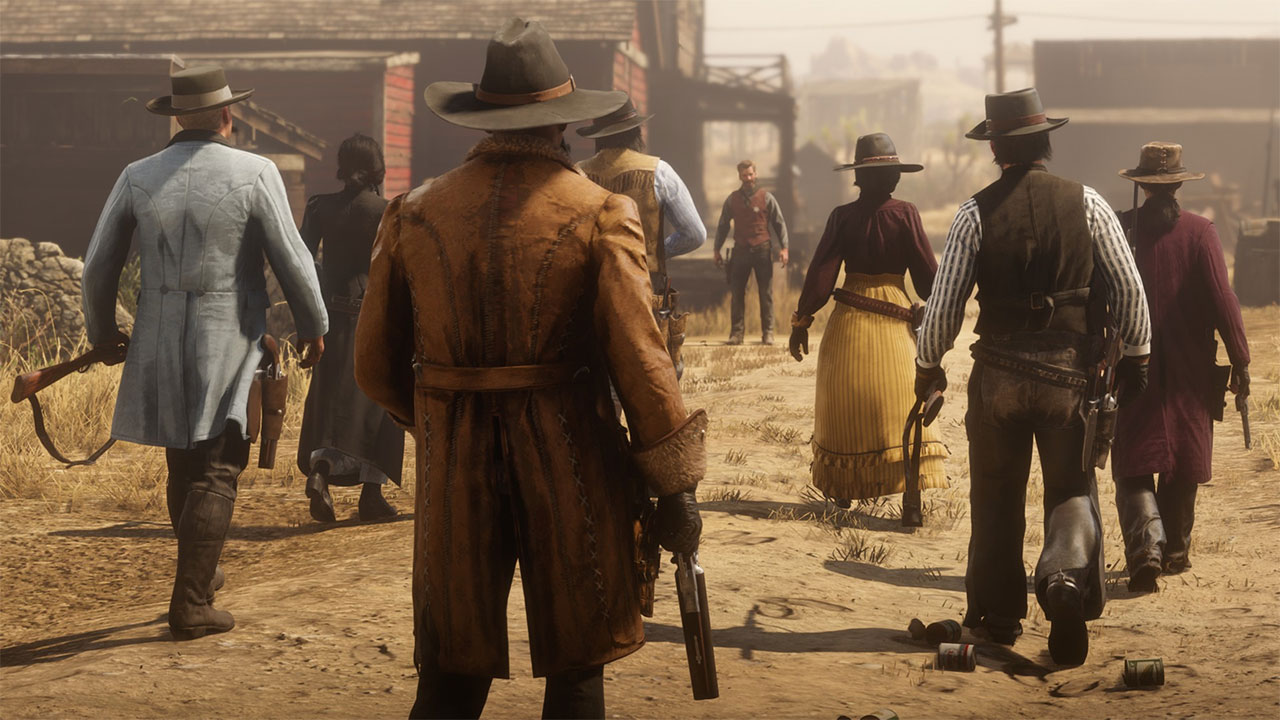 Много людей с оружием на ранчо. Сцена из игры Red Dead Online