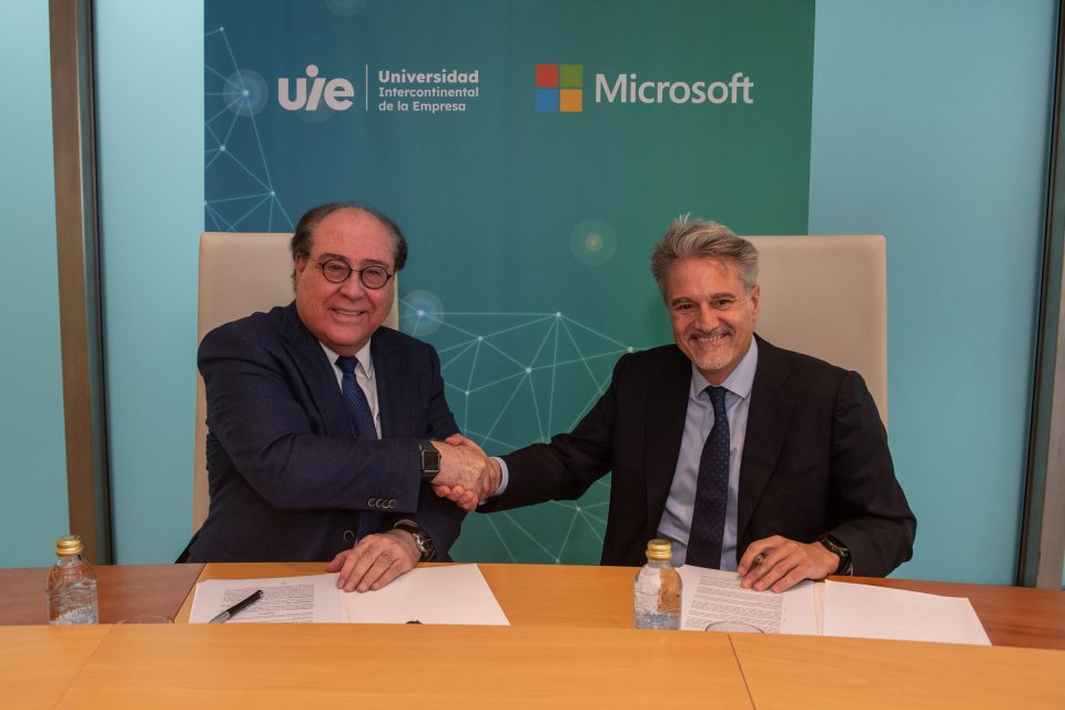 Firma alianza UIE y Microsoft