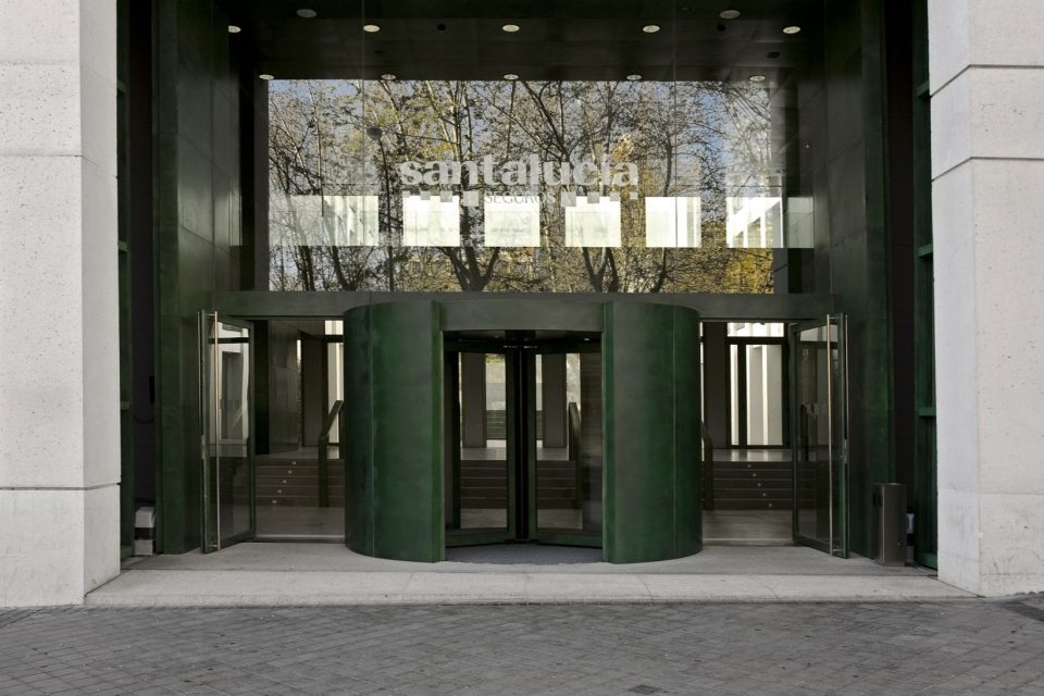 Entrada de un Edificio de Santa Lucía