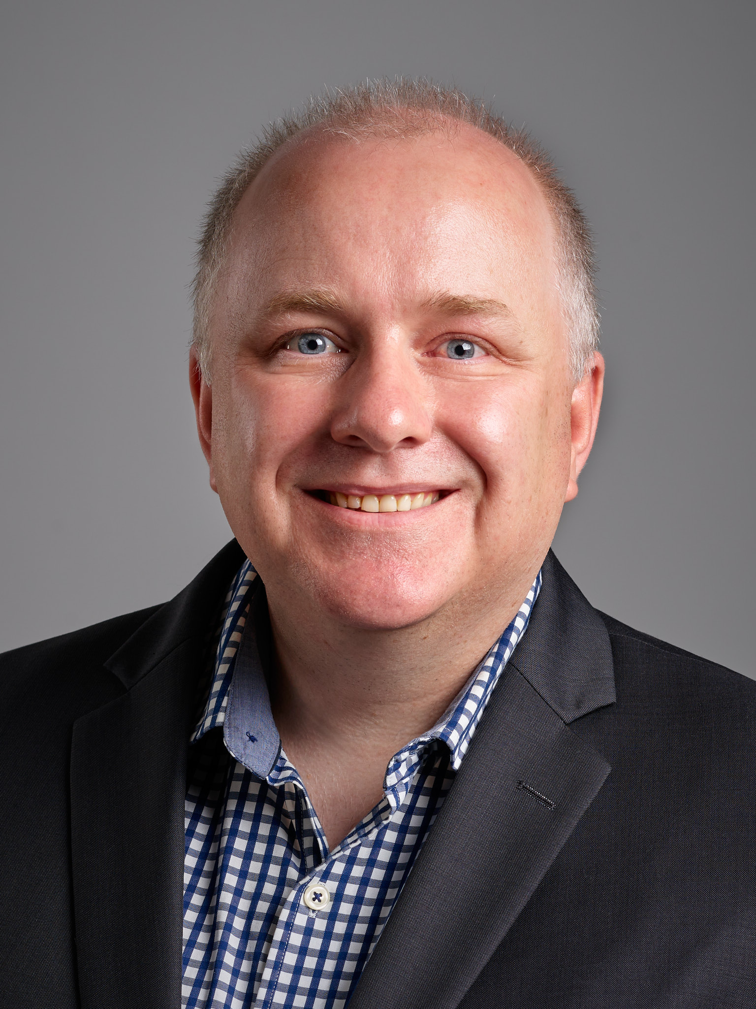 Executive headshot of Robert Gurr